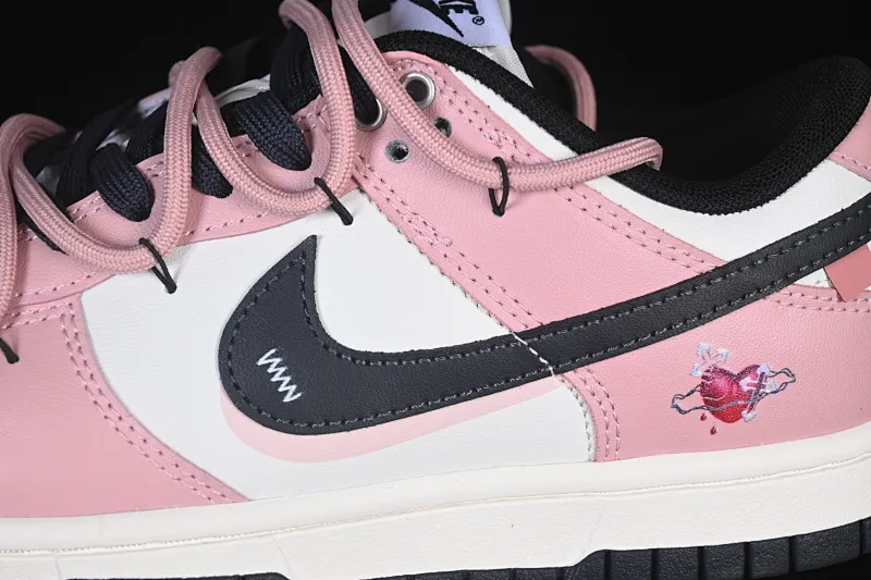 All categories Nk SB Dunk Series Nk SB Dunk Low High-end customized low-top sneakers Nike SB Dunk Low Valentine's Day strap Anniversary high-end customized low-top casual sneakers PB0510-055
